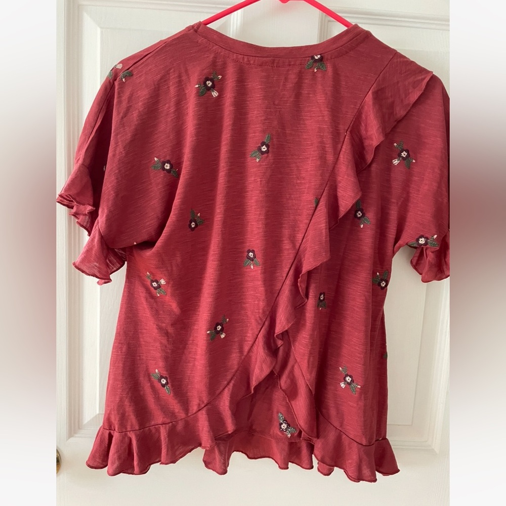 Francesca’s Floral Blouse - Picture 2 of 10